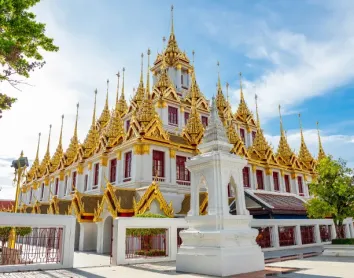 Wat Ratchanatdaram et son Loha Prasat unique Wat Ratchanatdaram et son Loha Prasat unique